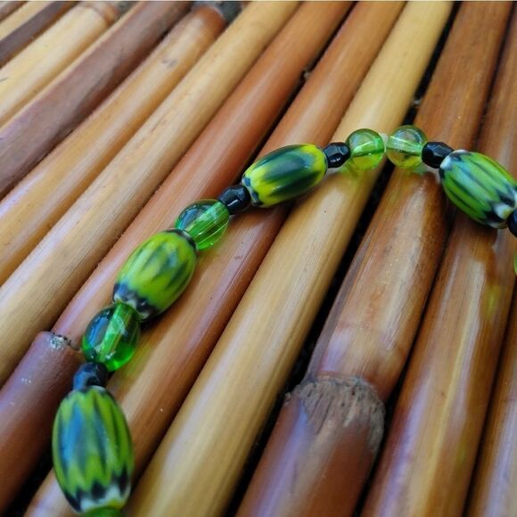 HANDMADE Vibrant Green/Black/Yellow Glass Beaded Bracelet Stretchable - Picture 8 of 12